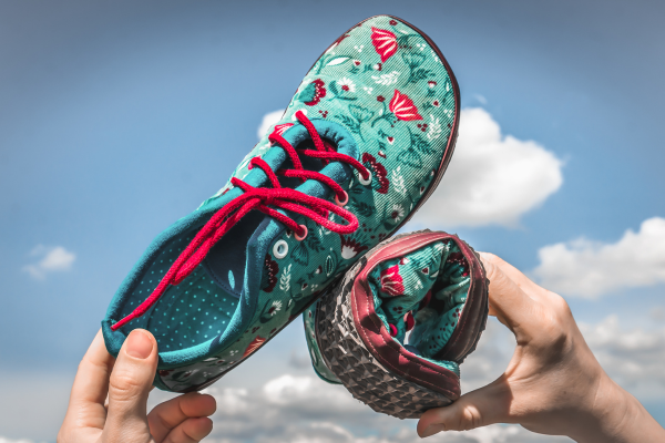 calzado barefoot puntera amplia suela flexible salud postural