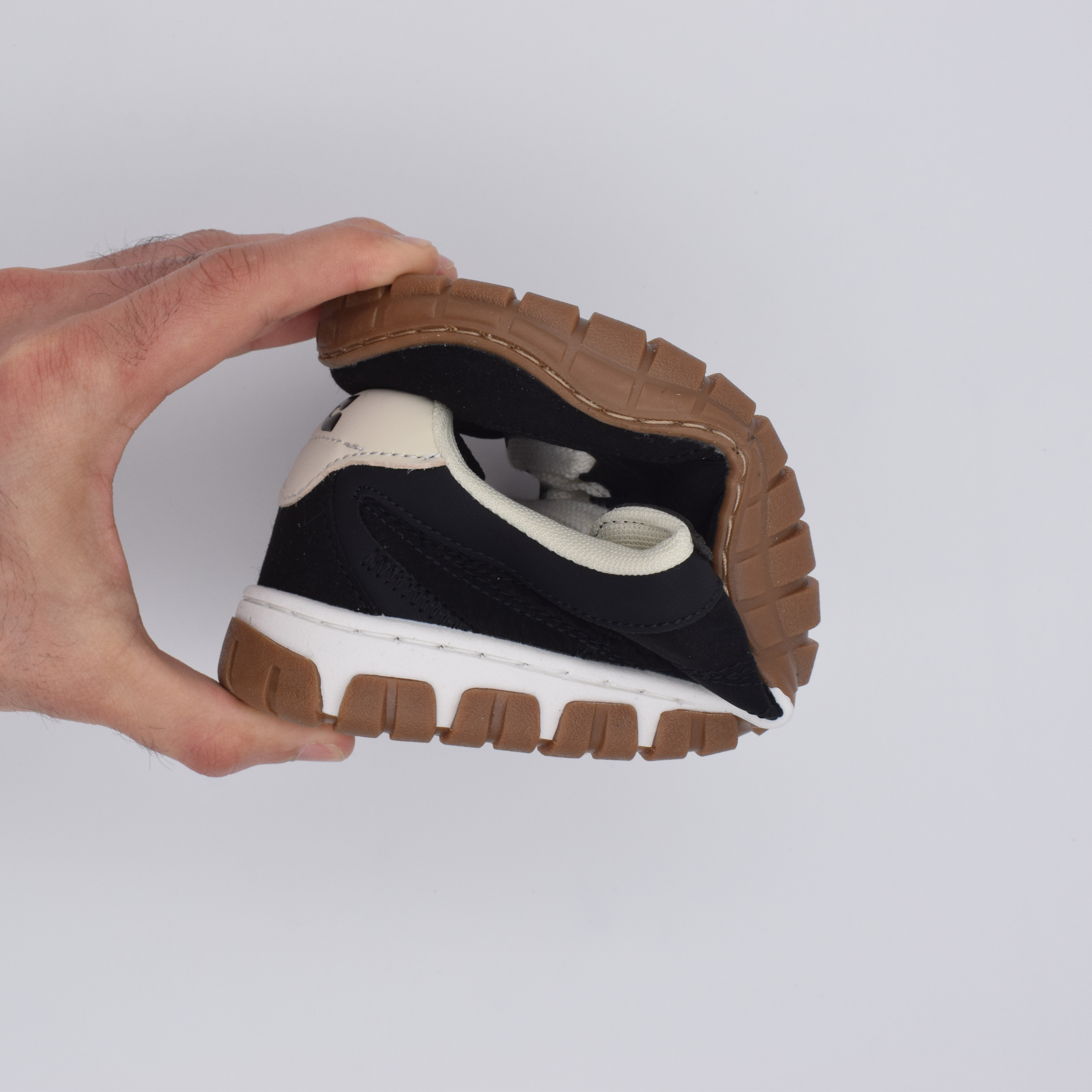 Nuevos colores Black y Salmon de las zapatillas respetuosas Coqueflex Enzo